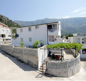 Отель Apartments Sošič  Сутоморе